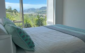 Highhaven On Quebec, Sunny Hillside, Central Nelson Hideaway With City To Sea Views